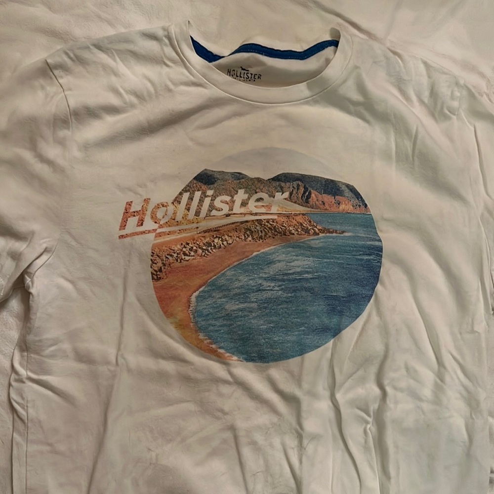 Hollister, vintage style short sleeve T-shirt, size medium ocean front